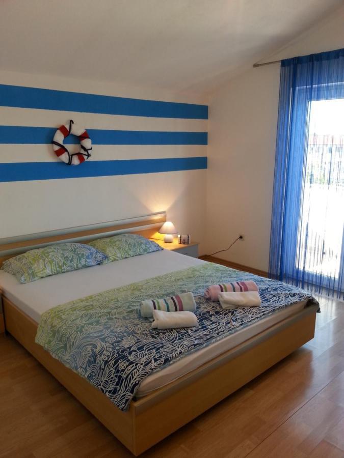 Apartmani Elena Малинска Экстерьер фото