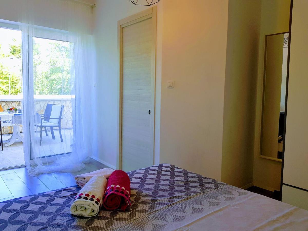 Apartmani Elena Малинска Экстерьер фото