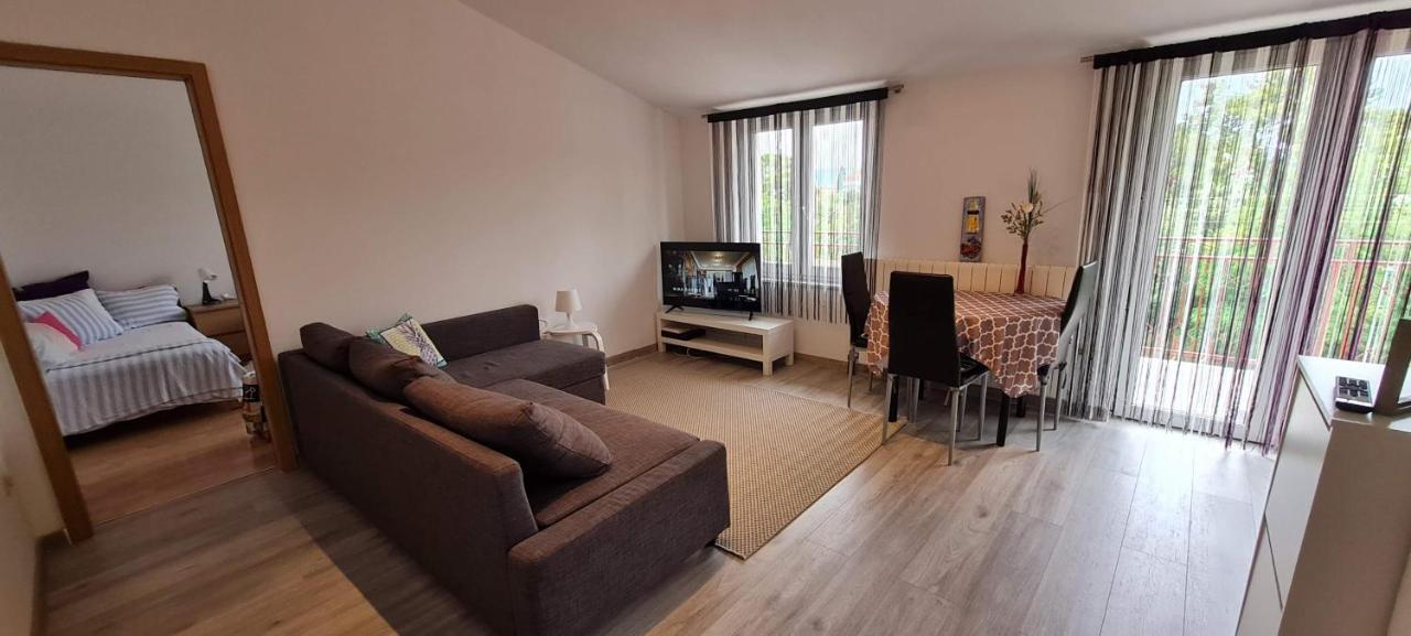 Apartmani Elena Малинска Экстерьер фото
